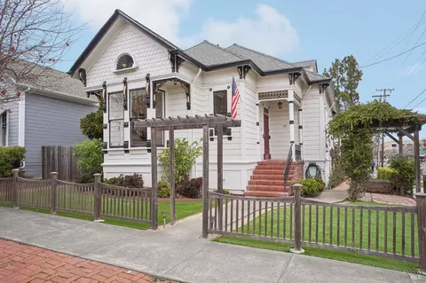 47 5th St, Petaluma, CA 94952