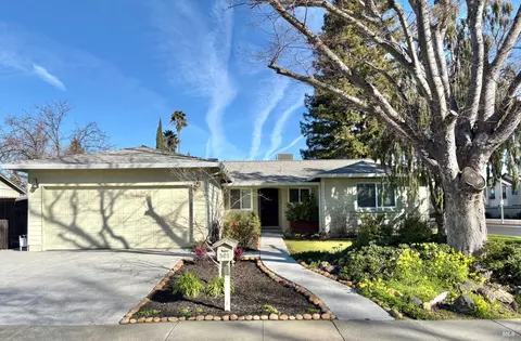501 Parkridge Dr, Vacaville, CA 95688