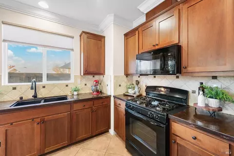 607 Embassy Cir, Vacaville, CA 95688 photo 26