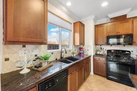 607 Embassy Cir, Vacaville, CA 95688 photo 29