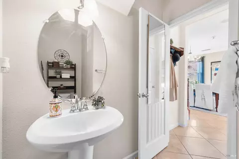 607 Embassy Cir, Vacaville, CA 95688 photo 32