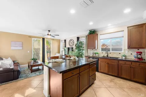 607 Embassy Cir, Vacaville, CA 95688 photo 21