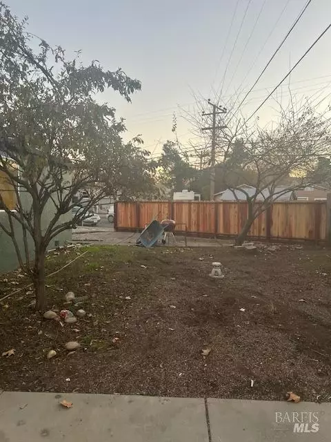 601 Cedar St, Vallejo, CA 94591 photo 2