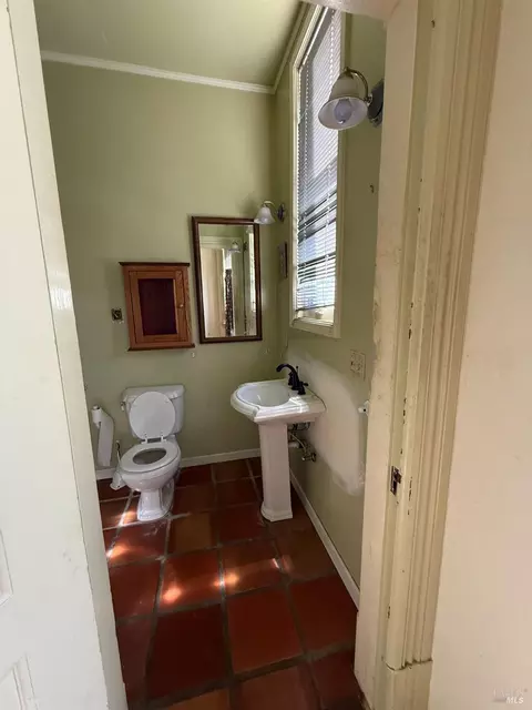 Bath - 403 Florida St, Vallejo, CA 94590 photo 6 of 10