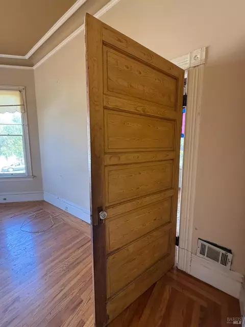 Entry Way - 403 Florida St, Vallejo, CA 94590 photo 5 of 6