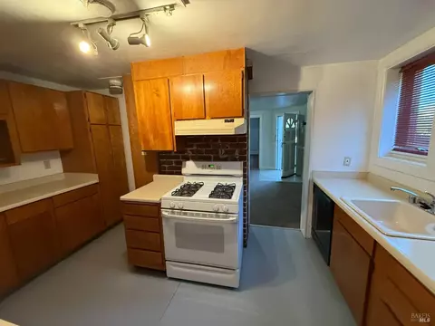 Kitchen - 403 Florida St, Vallejo, CA 94590 photo 10 of 16