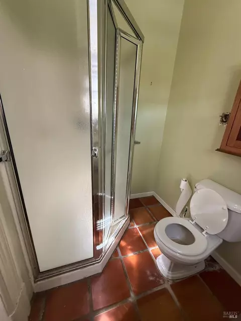 Bath - 403 Florida St, Vallejo, CA 94590 photo 7 of 10