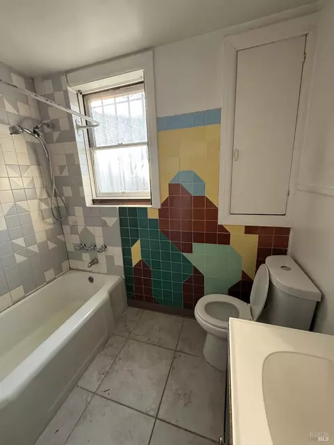 Bath - 403 Florida St, Vallejo, CA 94590 photo 1 of 10