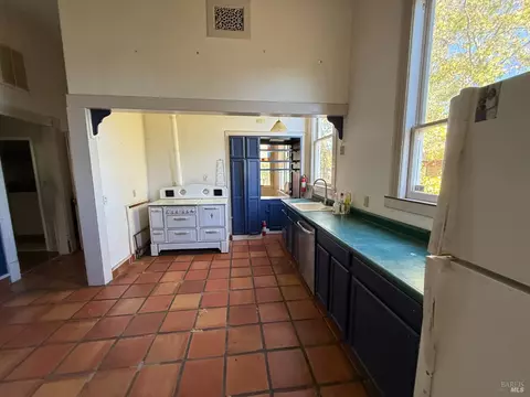 Kitchen - 403 Florida St, Vallejo, CA 94590 photo 14 of 16