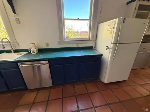 Kitchen - 403 Florida St, Vallejo, CA 94590 photo 12 of 16