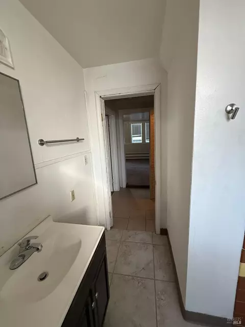 Bath - 403 Florida St, Vallejo, CA 94590 photo 4 of 10