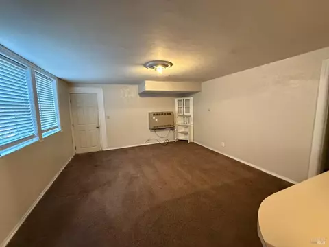 Living - 403 Florida St, Vallejo, CA 94590 photo 3 of 10