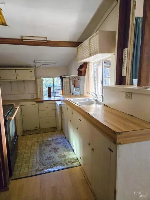 Kitchen - 29500 Timberline Rd, Willits, CA 95490 photo 1 of 3