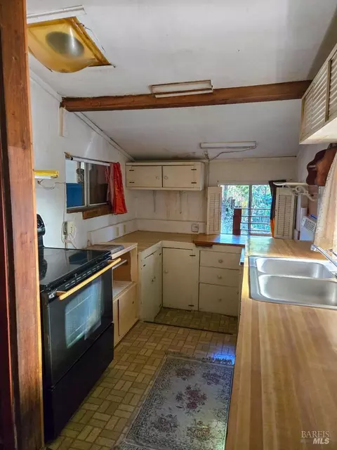 Kitchen - 29500 Timberline Rd, Willits, CA 95490 photo 2 of 3