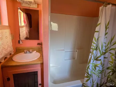 Bath - 29500 Timberline Rd, Willits, CA 95490 photo 2 of 3
