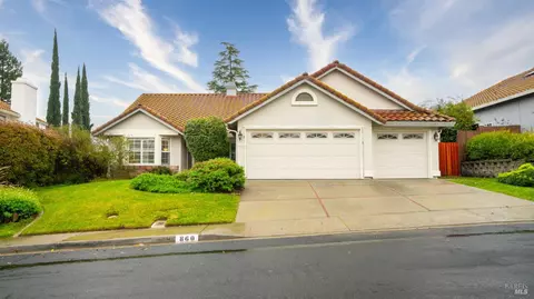 860 Woburn Ct, Vacaville, CA 95688