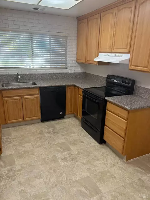 838 Studding Sail St, Vacaville, CA 95687 photo 2