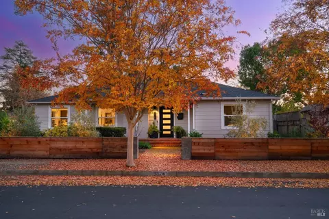 526 Tucker St, Healdsburg, CA 95448