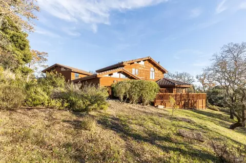 35 Woodview Ln, Novato, CA 94945