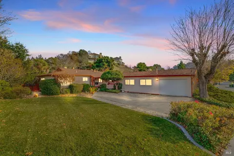 2490 Moore Ct, Pinole, CA 94564