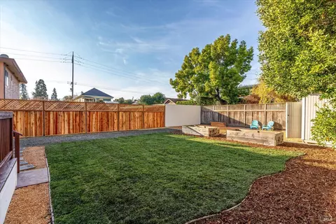 Exterior - 2221 Adrian St, Napa, CA 94558 photo 7 of 14