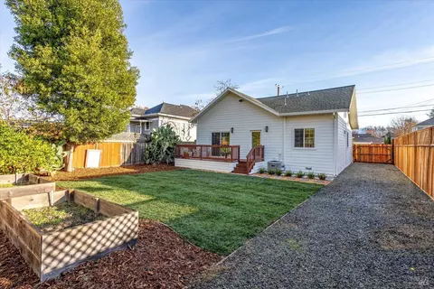 Exterior - 2221 Adrian St, Napa, CA 94558 photo 8 of 14