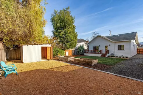 Exterior - 2221 Adrian St, Napa, CA 94558 photo 11 of 14