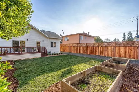 Exterior - 2221 Adrian St, Napa, CA 94558 photo 9 of 14