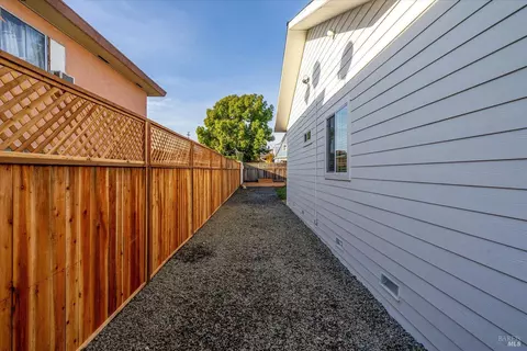 Exterior - 2221 Adrian St, Napa, CA 94558 photo 1 of 14