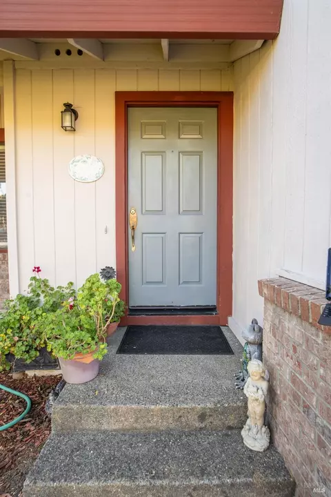 117 Los Robles Ave, Windsor, CA 95492 photo 6