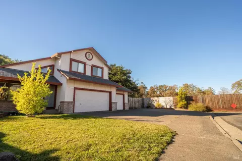 117 Los Robles Ave, Windsor, CA 95492