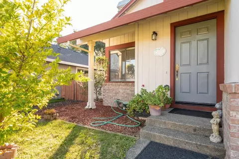 117 Los Robles Ave, Windsor, CA 95492 photo 7