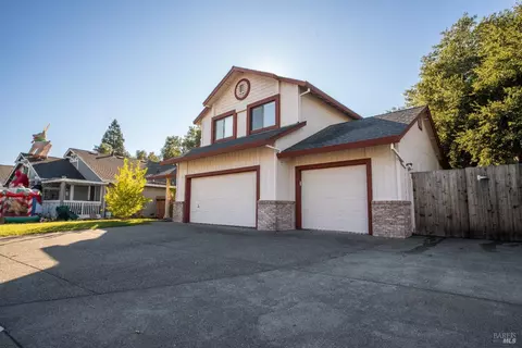 117 Los Robles Ave, Windsor, CA 95492 photo 4