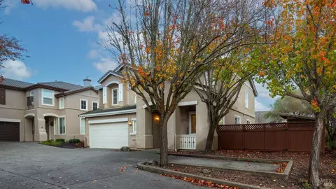 246 Windsor Dr, Petaluma, CA 94952