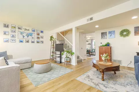 902 Sunnybrae Ln, Novato, CA 94947