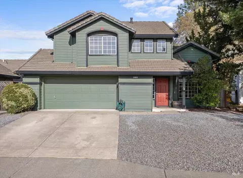 9478 Lazy Creek Dr, Windsor, CA 95492