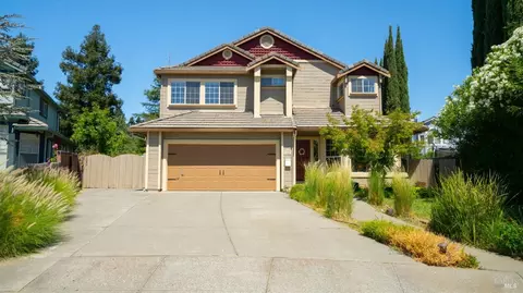 218 Oak Valley Ct, Vacaville, CA 95687