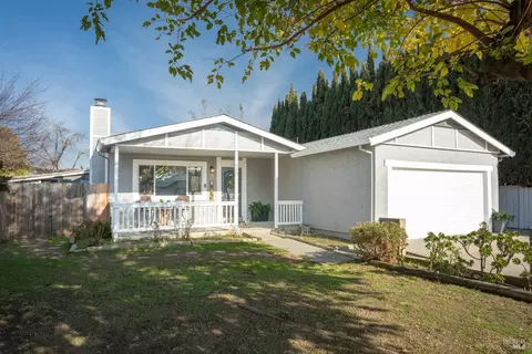 615 N 2nd St, Dixon, CA 95620