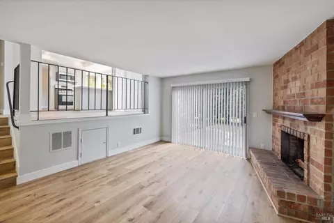 Living - 422 Nut Tree Rd, Vacaville, CA 95687 photo 3 of 4