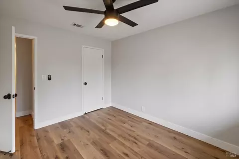 Bedroom - 422 Nut Tree Rd, Vacaville, CA 95687 photo 5 of 10