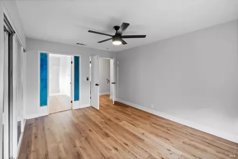 Bedroom - 422 Nut Tree Rd, Vacaville, CA 95687 photo 3 of 10