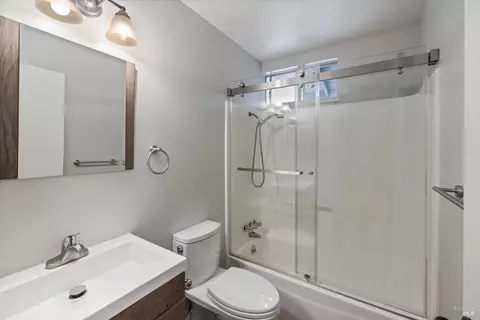 Bath - 422 Nut Tree Rd, Vacaville, CA 95687 photo 3 of 5