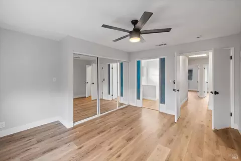 Bedroom - 422 Nut Tree Rd, Vacaville, CA 95687 photo 2 of 10