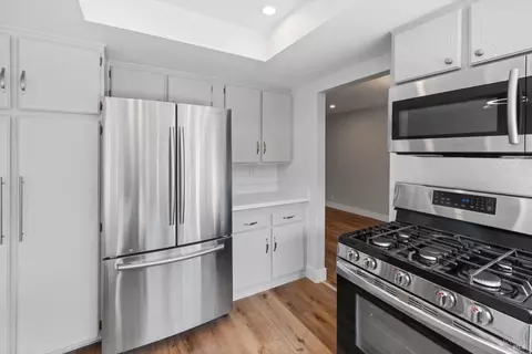Kitchen - 422 Nut Tree Rd, Vacaville, CA 95687 photo 5 of 6