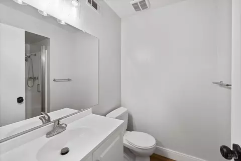 Bath - 422 Nut Tree Rd, Vacaville, CA 95687 photo 4 of 5