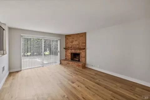 Living - 422 Nut Tree Rd, Vacaville, CA 95687 photo 2 of 4