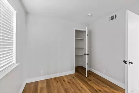 Bedroom - 422 Nut Tree Rd, Vacaville, CA 95687 photo 10 of 10