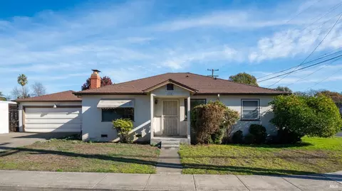930 Mcminn Ave, Santa Rosa, CA 95407
