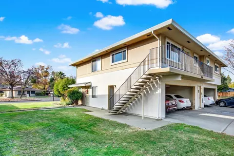 1949 Northwood Dr #4, Vacaville, CA 95687