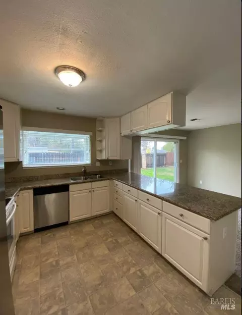 686 Sereno Dr, Vacaville, CA 95687 photo 6